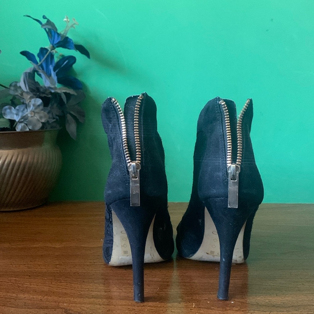 Aldo Size 7 Black Lace Zip Up Heels - Picture 3 of 7